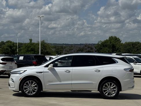 Used 2023 Buick Enclave Avenir FWD image 3
