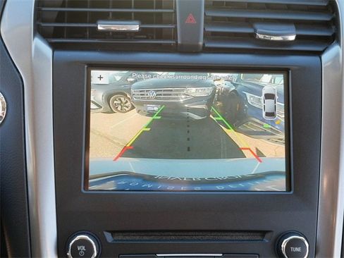 Used 2017 Ford Fusion SE image 28