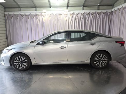 Used 2024 Nissan Altima 2.5 SV FWD image 6
