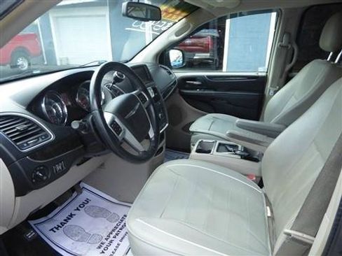 Used 2013 Chrysler Town & Country Touring w/ Trailer Tow Group image 16