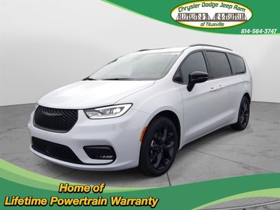 New 2026 Chrysler Pacifica Limited w/ S Appearance Package