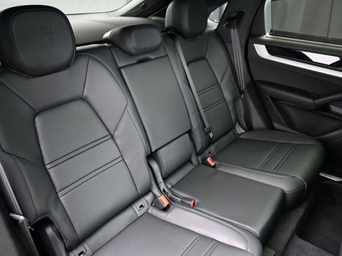 Certified 2025 Porsche Cayenne E-Hybrid Coupe image 29