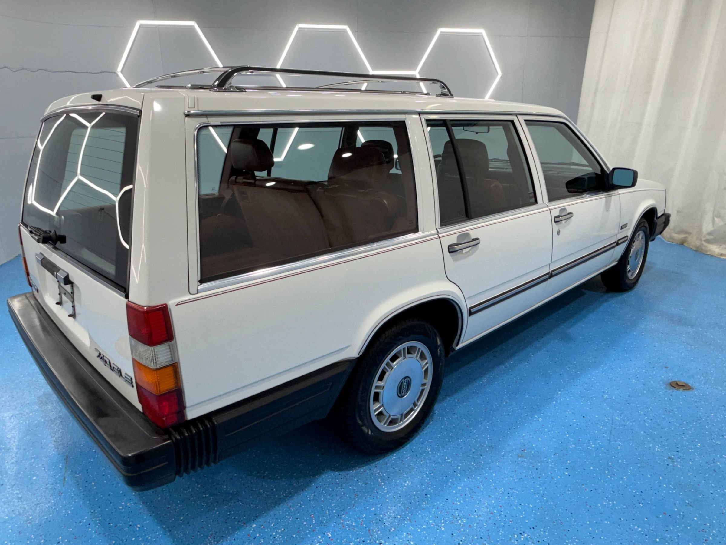 Used 1988 Volvo 740 GLE RWD image 8