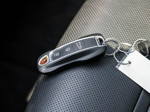 Used 2023 Porsche Cayenne Turbo AWD/4WD image 60