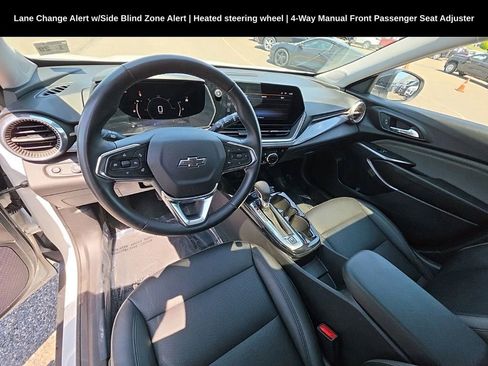 Used 2024 Chevrolet Trax ACTIV w/ Sunroof Package FWD image 9