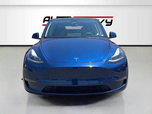 Used 2024 Tesla Model Y Long Range AWD/4WD image 2