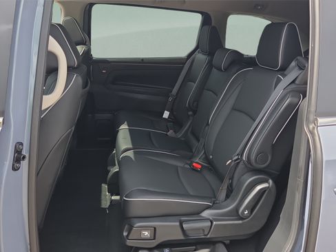 New 2026 Honda Odyssey Touring image 11