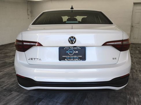 Used 2022 Volkswagen Jetta SE FWD image 5