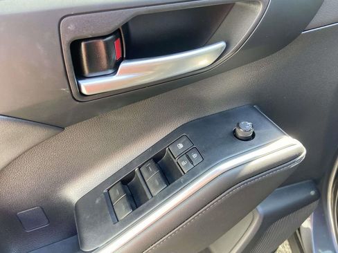 Used 2025 Toyota Highlander XLE AWD/4WD image 18