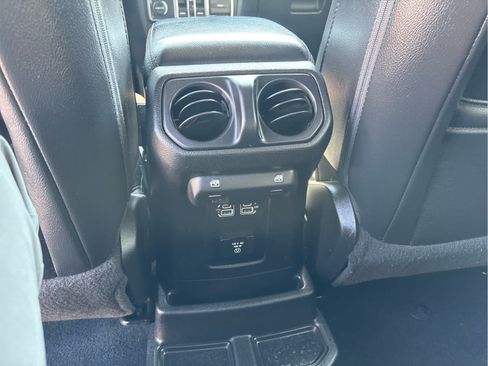 Used 2018 Jeep Wrangler Unlimited Sahara w/ Dual Top Group AWD/4WD image 17