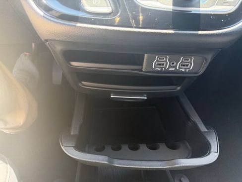 Certified 2025 Chrysler Pacifica Select FWD image 20
