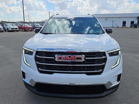 Used 2025 GMC Acadia Elevation image 8