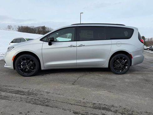 New 2026 Chrysler Pacifica Select w/ S Appearance Package AWD/4WD image 12