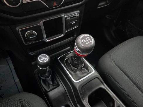 Used 2019 Jeep Wrangler Sport AWD/4WD image 23