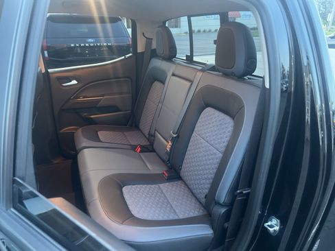 Used 2022 Chevrolet Colorado Z71 w/ Z71 Midnight Edition image 39