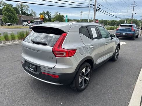 Certified 2025 Volvo XC40 B5 Plus AWD/4WD image 5