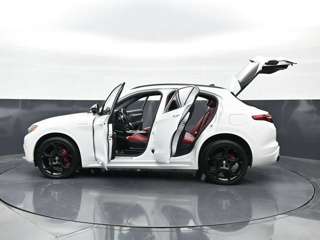 Used 2022 Alfa Romeo Stelvio Veloce AWD/4WD image 56