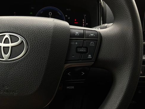 Used 2025 Toyota Camry LE FWD image 33