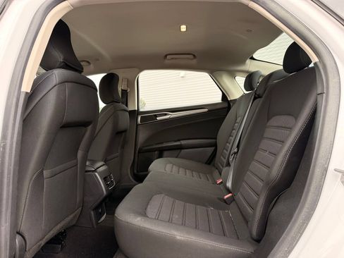 Used 2019 Ford Fusion SE FWD image 13