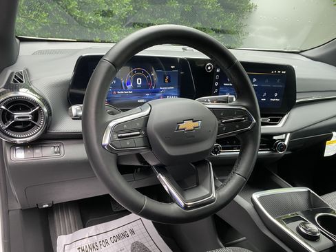 Used 2026 Chevrolet Equinox LT FWD image 17