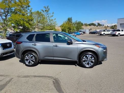 Used 2023 Nissan Rogue SV image 4