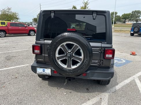 Used 2019 Jeep Wrangler Unlimited Sahara image 25