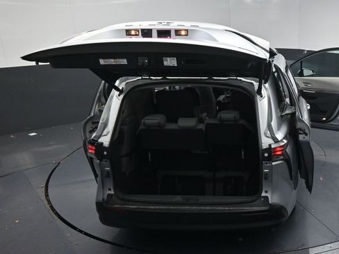 Used 2024 Toyota Sienna XLE image 25