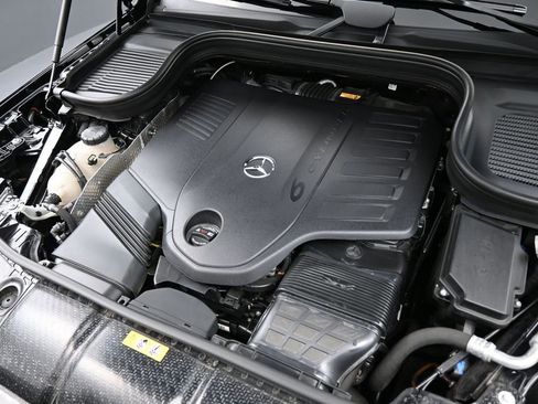 Used 2025 Mercedes-Benz GLS 450 4MATIC image 37