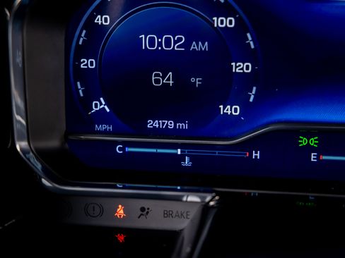 Used 2024 Chevrolet Silverado 2500 ZR2 w/ Technology Package image 19