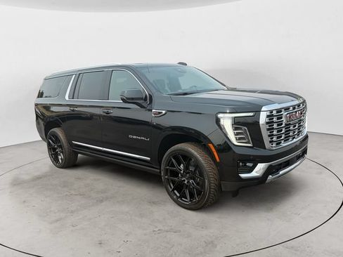 Used 2026 GMC Yukon XL Denali w/ Sun & Power Step Package AWD/4WD image 3