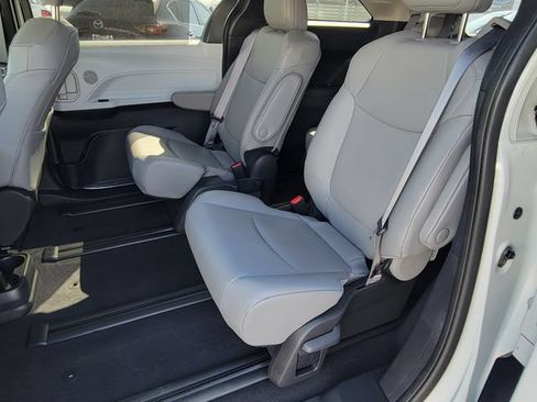 Used 2025 Toyota Sienna XLE w/ XLE Plus Package AWD/4WD image 17