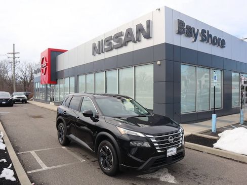 Certified 2025 Nissan Rogue SV AWD/4WD image 2