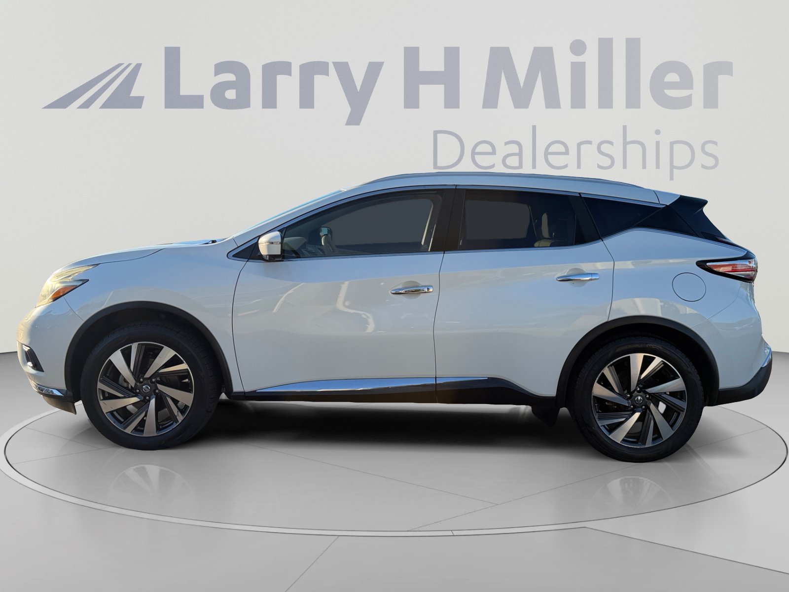 Used 2018 Nissan Murano Platinum FWD image 2