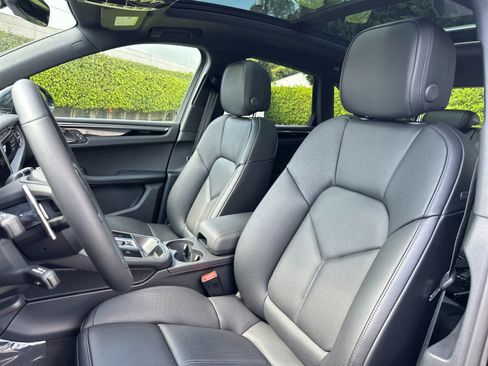 Used 2026 Porsche Macan AWD/4WD image 5