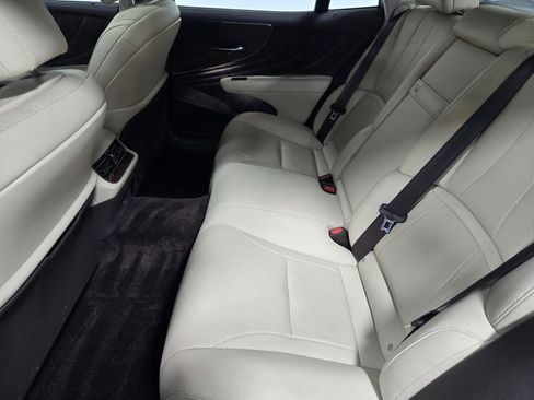 Used 2019 Lexus LS 500 image 32