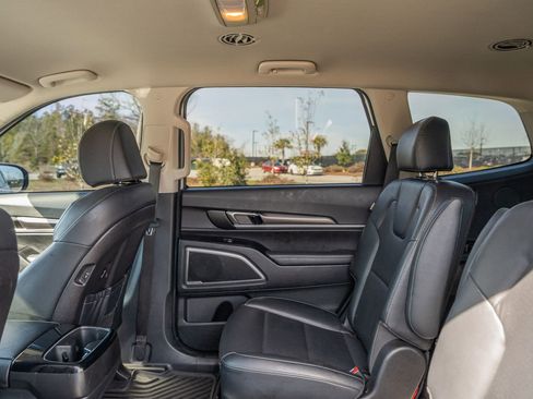 Used 2023 Kia Telluride S image 18