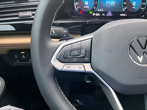 Used 2024 Volkswagen Atlas Cross Sport SE FWD image 24