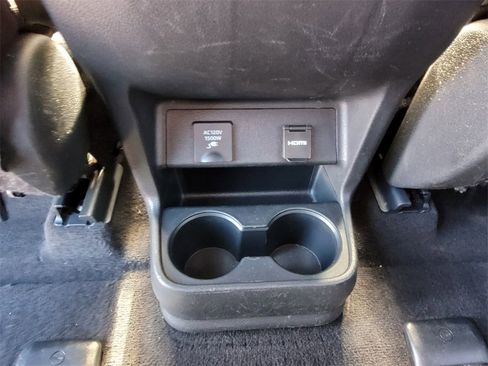 Used 2021 Toyota Sienna Platinum image 18