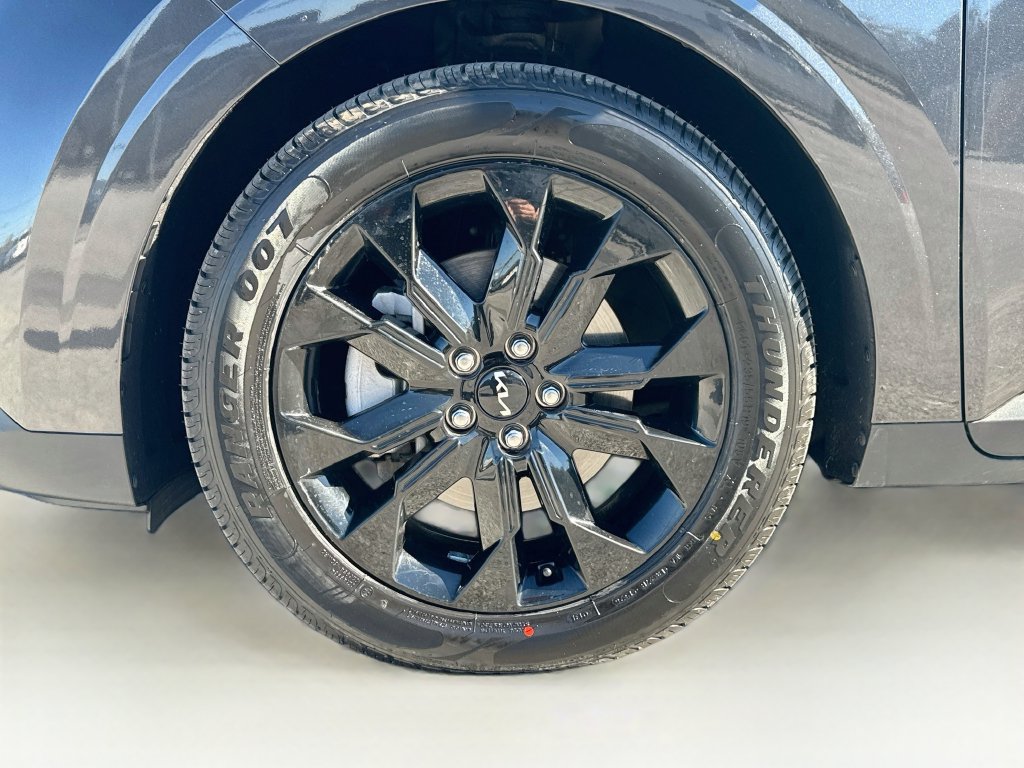 Certified 2024 Kia Carnival SX FWD image 36