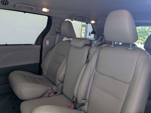 Used 2020 Toyota Sienna XLE w/ XLE Navigation Package FWD image 36