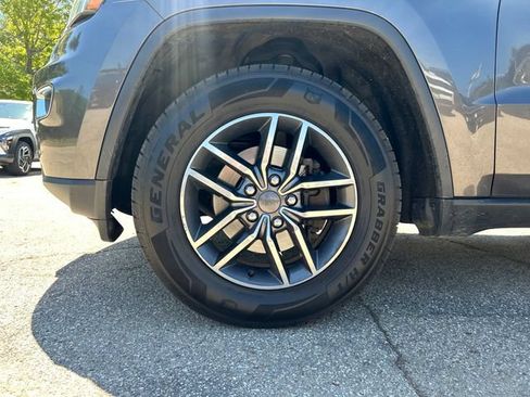 Used 2019 Jeep Grand Cherokee Limited w/ Luxury Group II AWD/4WD image 12