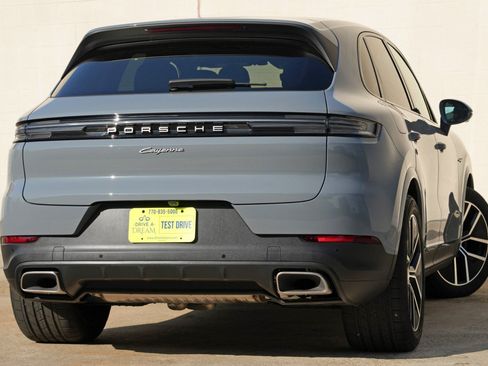 Used 2025 Porsche Cayenne E-Hybrid w/ Premium Package Plus AWD/4WD image 5
