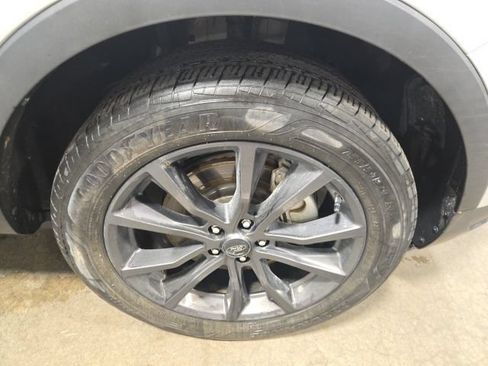 Used 2019 Ford Explorer XLT w/ Equipment Group 202A AWD/4WD image 10