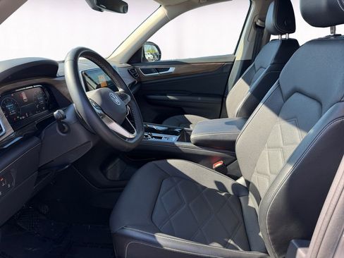 Used 2024 Volkswagen Atlas SE image 9