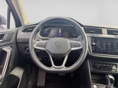 Used 2023 Volkswagen Tiguan SE AWD/4WD image 14