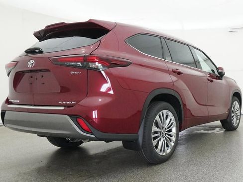 New 2026 Toyota Highlander Platinum image 24