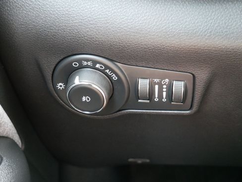 Used 2023 Jeep Compass Latitude AWD/4WD image 25