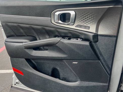 Used 2023 Kia Sorento SX image 19