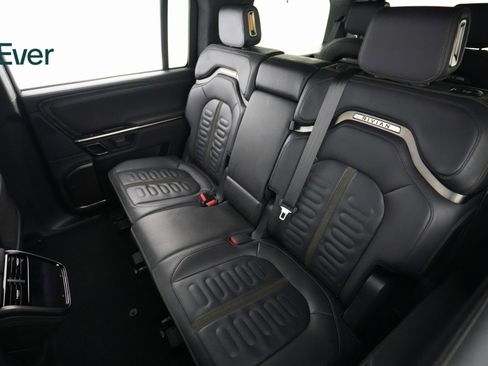 Used 2023 Rivian R1S Adventure image 10