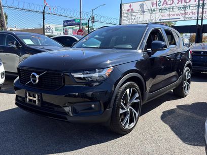 Used 2021 Volvo XC40 T5 R-Design w/ Climate Package